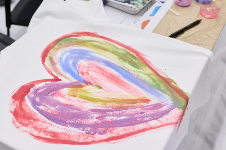 Ethical Café vol.4 コスメ由来のキラキラ絵の具で洋服を自らデザイン開催レポート